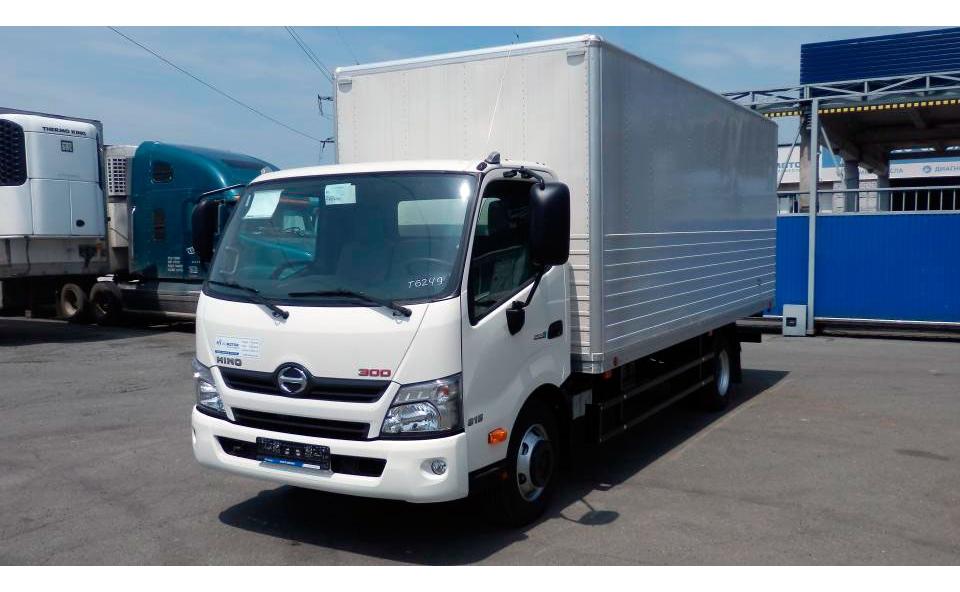 Ремонт hino. Hino 300 фургон. Фургон Хино 300. Хино 300 бортовой. Автомобиль Хино 3000.